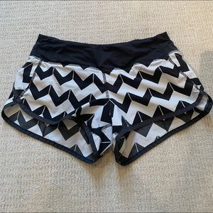 Lululemon Chevron Speed Short Size 4
